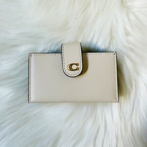 Coach Essential Expandable Card Holder in Chalk